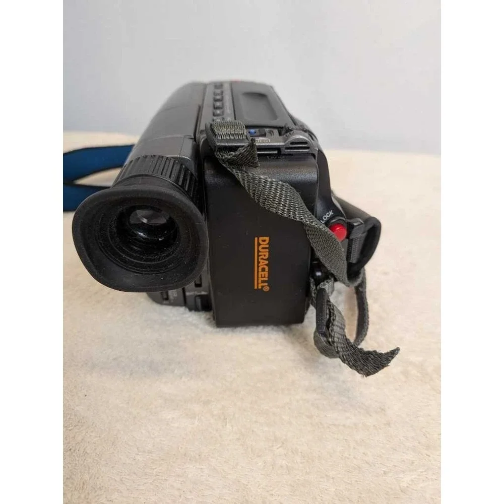 Sony Handycam CCD-TRV22 Video 8 Camcorder 26x Zoom SteadyShot w AC Adapter
